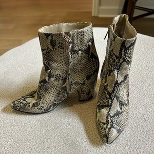 Sam Edelman snake skin booties size 7.5